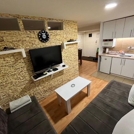 Carapan Lägenhet Kruševac Exteriör bild