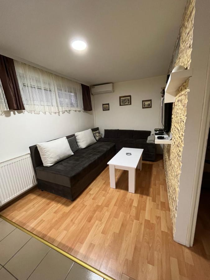 Carapan Lägenhet Kruševac Exteriör bild