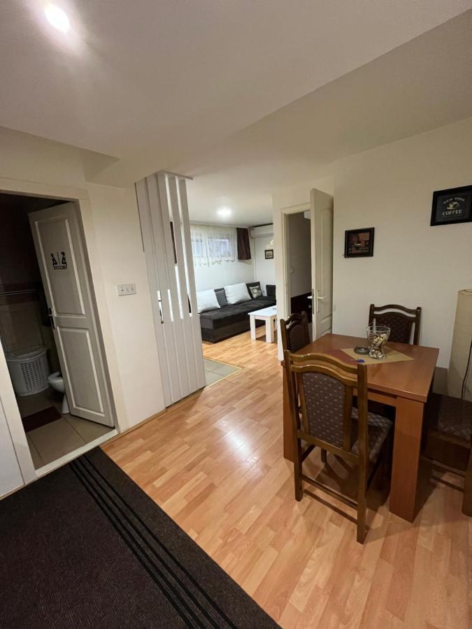 Carapan Lägenhet Kruševac Exteriör bild